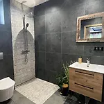 I Dom W Sadzie Z Podgrzewanym Basenem - Prywatne Jacuzzi Przy Domu Prázdninový dům *