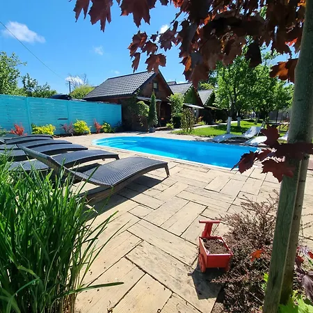 I Dom W Sadzie Z Podgrzewanym Basenem - Prywatne Jacuzzi Przy Domu Feriehus Stegna (Pomerania)