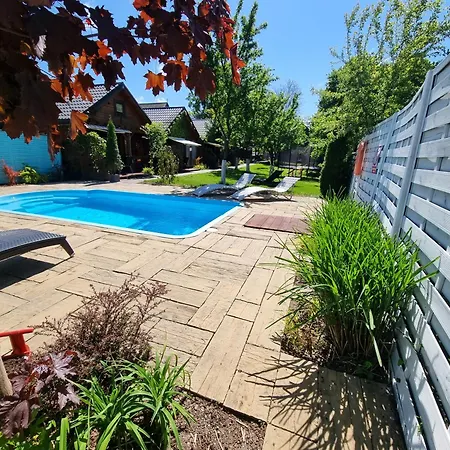 I Dom W Sadzie Z Podgrzewanym Basenem - Prywatne Jacuzzi Przy Domu Стегна