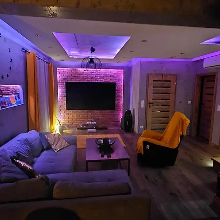 I Dom W Sadzie Z Podgrzewanym Basenem - Prywatne Jacuzzi Przy Domu