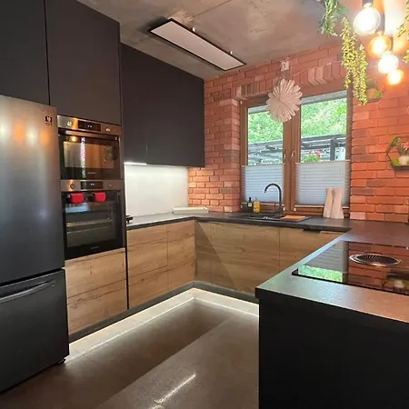 I Dom W Sadzie Z Podgrzewanym Basenem - Prywatne Jacuzzi Przy Domu