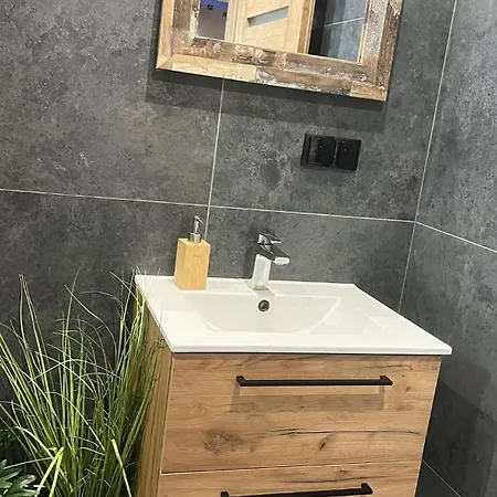 I Dom W Sadzie Z Podgrzewanym Basenem - Prywatne Jacuzzi Przy Domu Stegna (Pomerania)