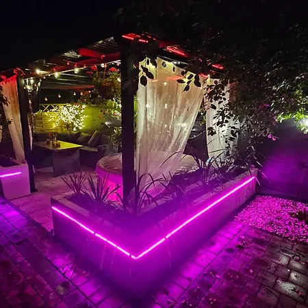 I Dom W Sadzie Z Podgrzewanym Basenem - Prywatne Jacuzzi Przy Domu