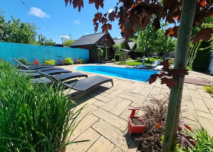 I Dom W Sadzie Z Podgrzewanym Basenem - Prywatne Jacuzzi Przy Domu Tatil Evi Stegna (Pomerania)