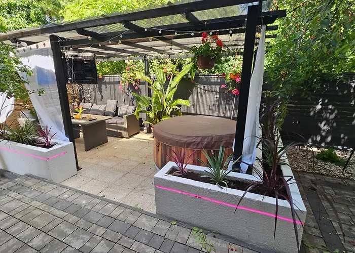 I Dom W Sadzie Z Podgrzewanym Basenem - Prywatne Jacuzzi Przy Domu *