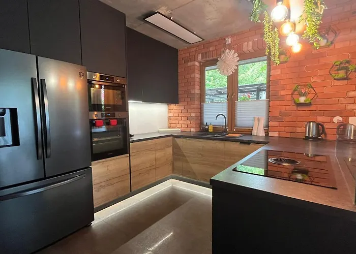 I Dom W Sadzie Z Podgrzewanym Basenem - Prywatne Jacuzzi Przy Domu